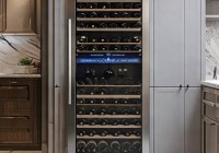 富新智能酒柜售后维护热线分享:红酒柜选玻璃门更时尚，品味生活新选择