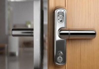 青稞智能锁报修网点400热线讲解☞智能锁大比拼：普通锁与智能锁，哪个更安全？